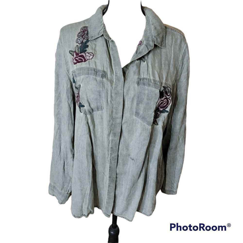 Republic Button Up Top with Floral Appliques. Size L. 100% Lyocell.